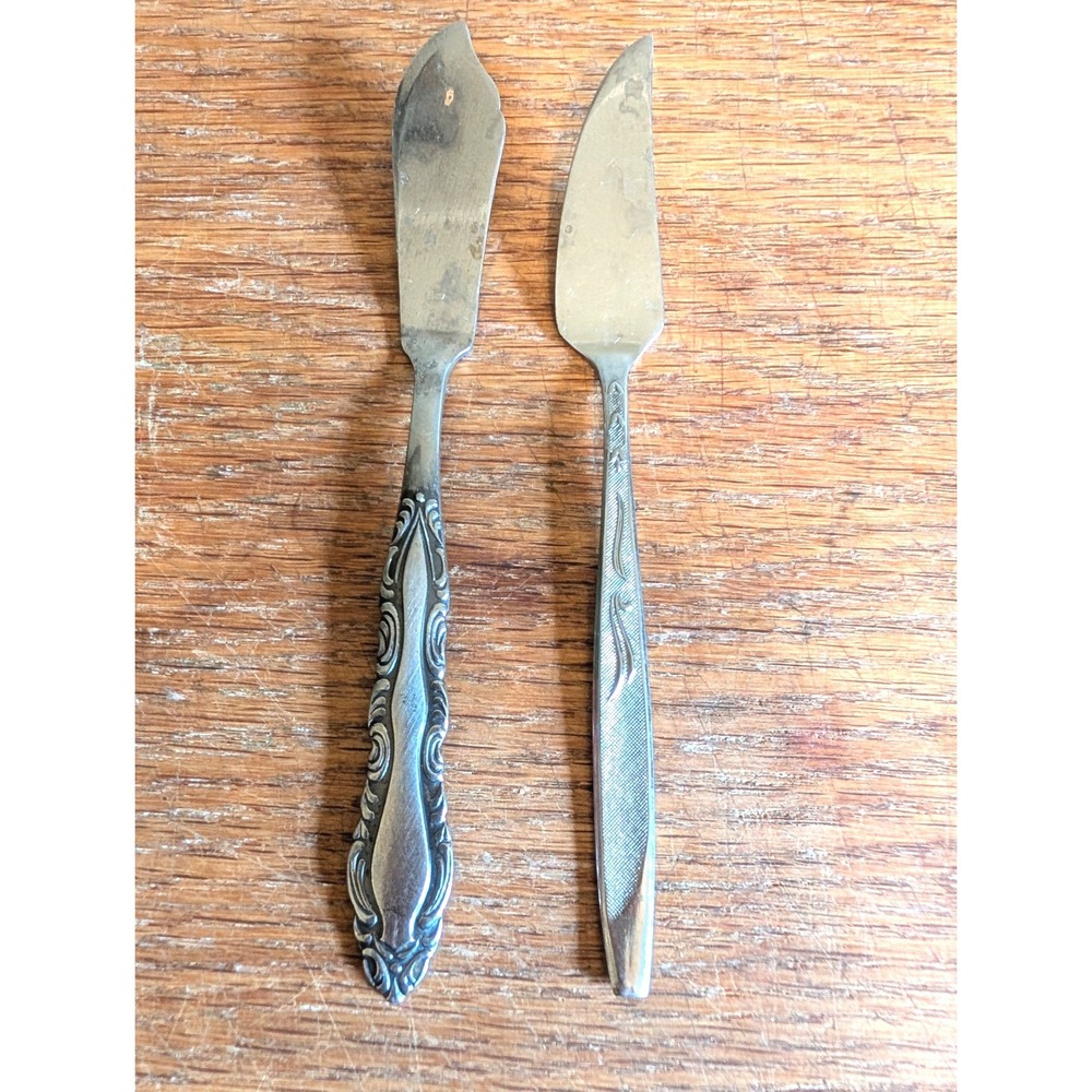 Vintage EKCO Eterna Mary Jane & Scroll Stainless Steel Butter Spreaders Set of 2